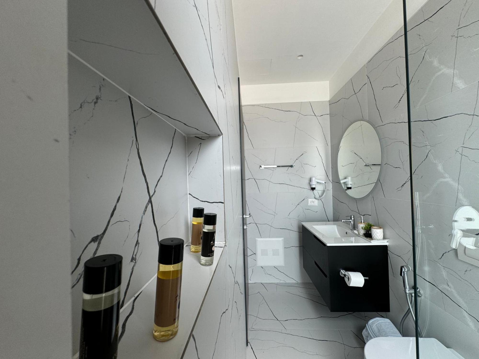 Twins Hotel Vlorë Εξωτερικό φωτογραφία