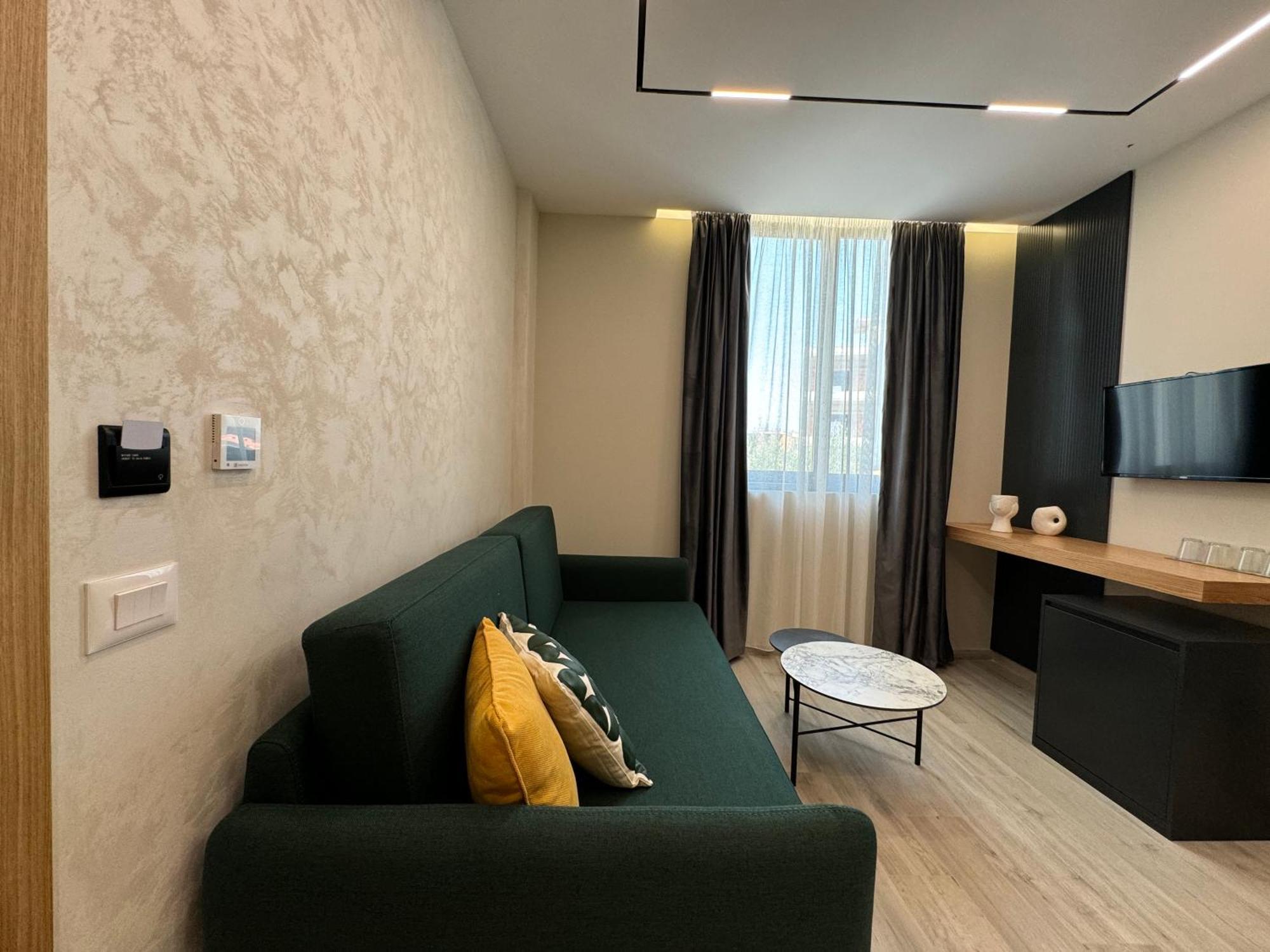 Twins Hotel Vlorë Εξωτερικό φωτογραφία