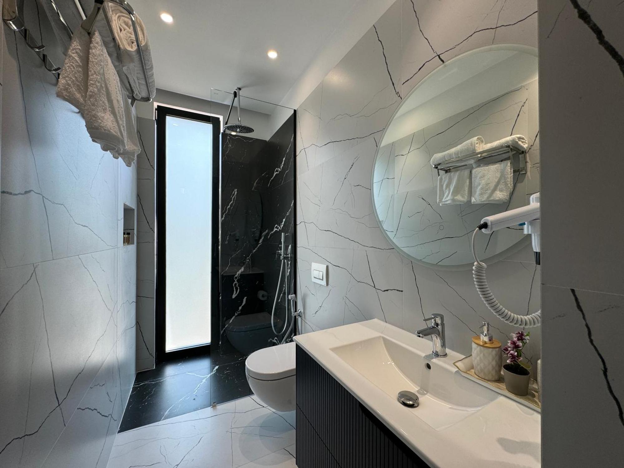 Twins Hotel Vlorë Εξωτερικό φωτογραφία